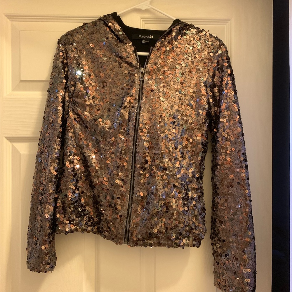 Sequence jacket with hood